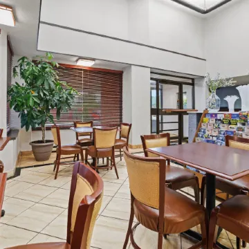 Days Inn by Wyndham Utica