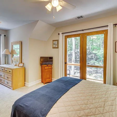 North Georgia Cabin w/ Hot Tub & Community Perks!