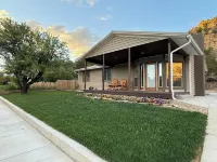 Entire House Between Zion & Bryce w/ Hot Tub!