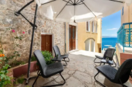 Marika's Deluxe Rooms