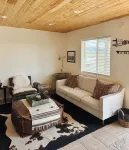 Couples getaway in cozy casita! Taos mountain Views!