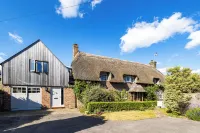 Barton Cottage Bed and Breakfast - parking