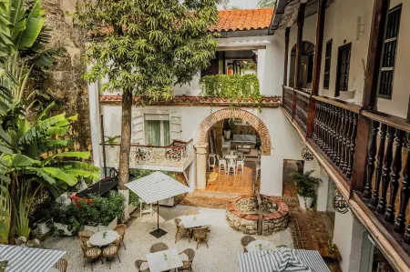 Hotel El Marqués by Faranda Boutique Отели рядом с достопримечательностью «Torre del Reloj»