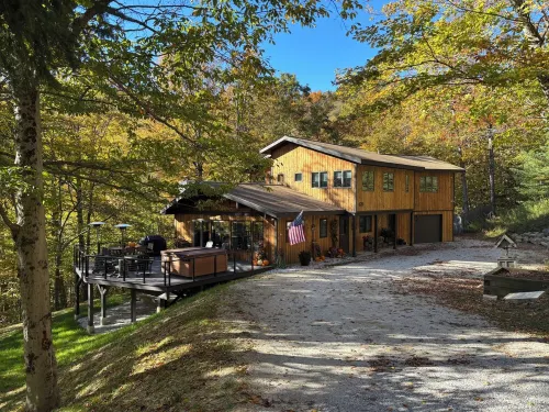 寬敞新裝修度假屋，配有熱水浴缸、遊戲室、健身房等設施