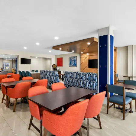 Holiday Inn Express & Suites COUNCIL BLUFFS - CONV CTR AREA by IHG