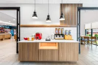 HAMPTON INN AND SUITES BY HILTON INTERCOURSE - breakfast