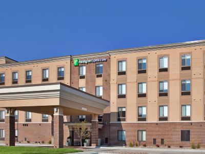 Holiday Inn Express & Suites LINCOLN AIRPORT by IHG