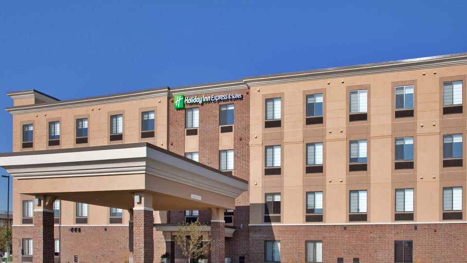 Holiday Inn Express & Suites LINCOLN AIRPORT by IHG