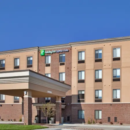 Holiday Inn Express & Suites LINCOLN AIRPORT by IHG