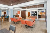 Holiday Inn Express & Suites URBANA-CHAMPAIGN (U OF I AREA) by IHG - breakfast