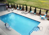 Holiday Inn Express & Suites HENDERSONVILLE SE - FLAT ROCK by IHG - Pools