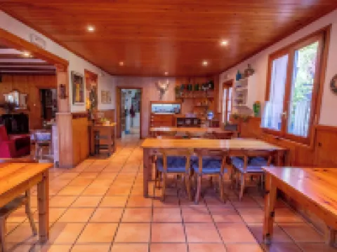 Hostal Xalet Refugi Pere Carné - Hostel アルプのホテル
