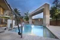 Holiday Inn & Suites SCOTTSDALE NORTH - AIRPARK by IHG - Park Yeri