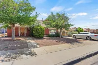 Cozy Renovated Home | Near DT w/Private Entrance