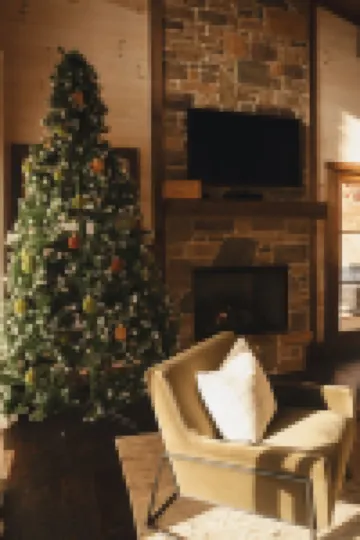 New Luxe Treetop Cabin  Hot tub  Near DT