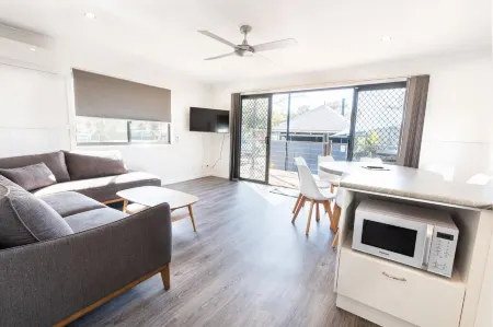 Geelong Holiday Park Отели рядом с достопримечательностью «Geelong Baywall Bollards»