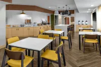 Fairfield Inn & Suites Saginaw - parking