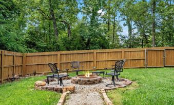 Teals Treasure Secluded Lakeside Cabin for 8!