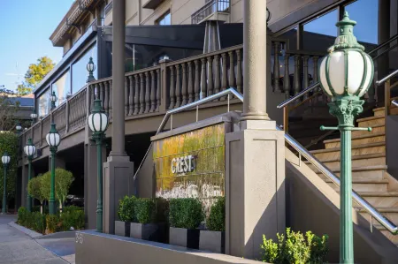 Crest on Barkly Hotel Отели рядом со станцией Windsor Railway Station