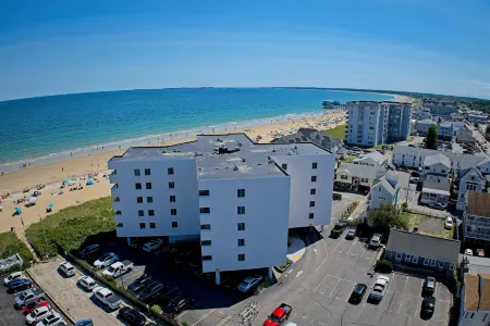 Coastal Getaway with Pool and Secure Access - Charming Seaside Retreat Отели рядом с достопримечательностью «Палас Плейленд»