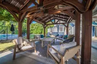 The Grand Ashbrook ManorPool-Sauna-Cold Plunge