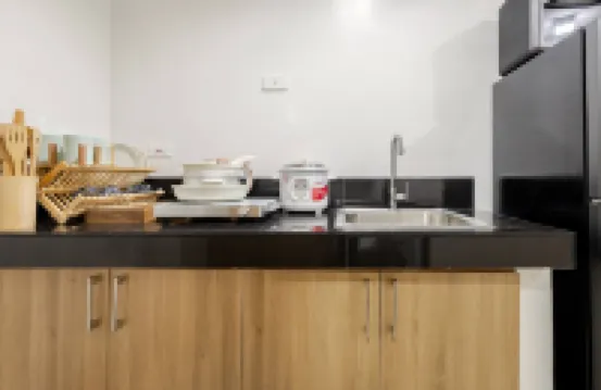 Near SM BF & Shopwise SLEX Accessible 2BR for 4