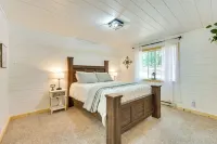 Lake Days, Links & Trails! Danbury Cottage - Wifi