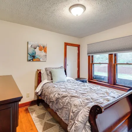 1 Mi to Akron Zoo: Ranch-style Home w/ Yard!