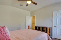 4 Mi to Tpc San Antonio: Cozy Getaway w/ Deck!