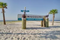 Sunny Gulfport Vacation Rental Walk to Beaches! - Ocean View