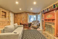 Rustic Anchorage Hideaway Walk to Coastal Trail!