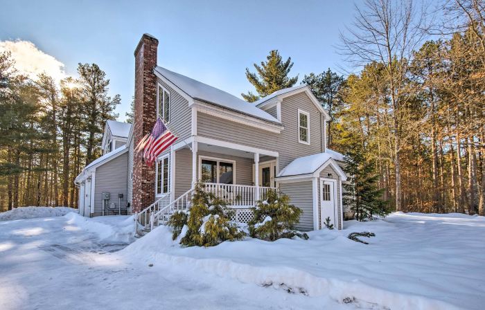 Charming Retreat ~ 1 Mi to Ossipee Lake Marina!