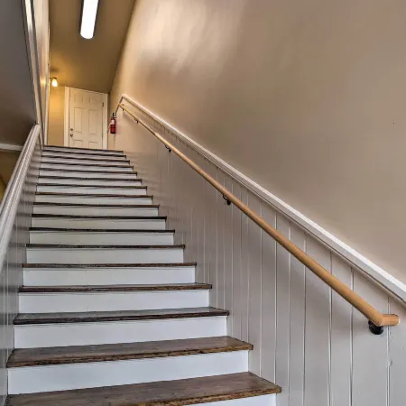 Chic Main Street Retreat < 7 Mi to KY Horse Park!