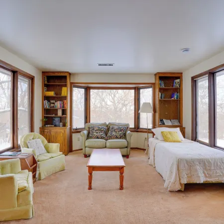 15 Mi to Downtown Minneapolis Retreat on 5 Acres