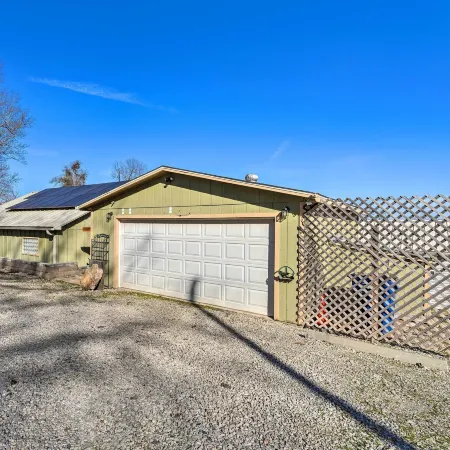 Boho Mountain Home Escape, Walk to Marina!