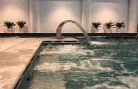 Life Hotel - Hot Tub
