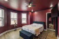 Colorful & Convenient Darby Apt, 7 Mi to Stadiums! - Apartments