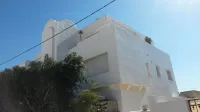 Grand Appartement Typique Arabesque Avec des Belles Terrasses Proche de la mer فنادق في 