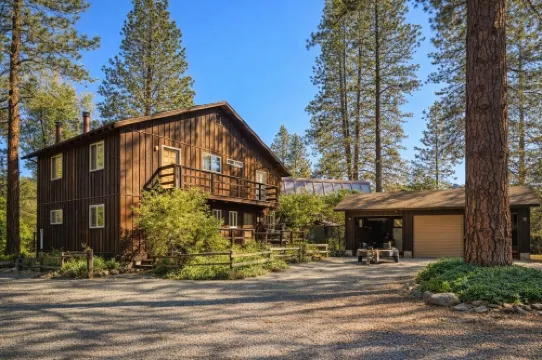 River Retreat+ Indoor Pool & Hot Tub on 3.5 Acres