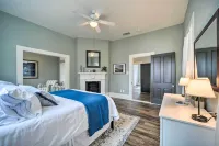 Spacious Abode, Walk to Texas Heroes Square! - Parking