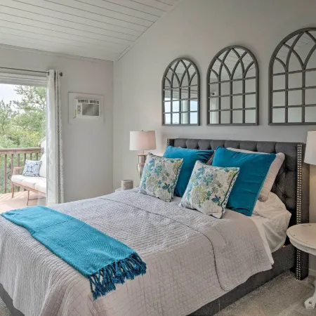 Lakefront Resort Living: Pool, Golf, Tennis & More