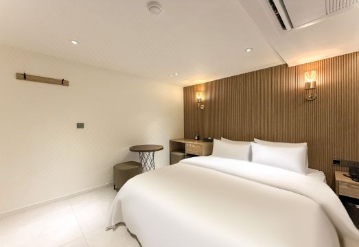 신촌 브라운도트 로비