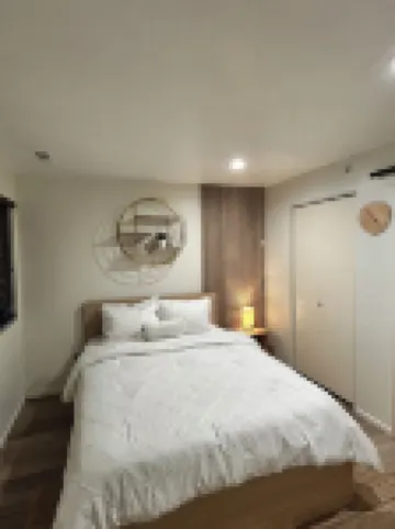 Cozy Freshly remodeled 1B/1B Retreat close to Main