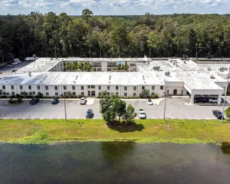 Clarks Inn Savannah Airport Hotels in Pooler