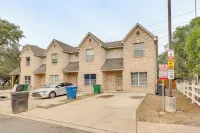 Suburban San Antonio Stay Near Parks & Hospitals - Wifi