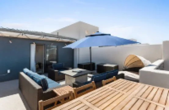 紅色遮陽篷下的錨點綠洲 #87