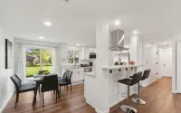 Charming 3-bedroom/ 2 Bath Single Family Home/ Schaumburg