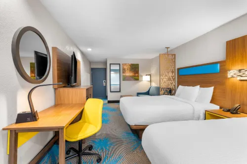 Days Inn & Suites by Wyndham Brandon Amphitheater