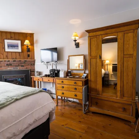 Brass Lantern Inn