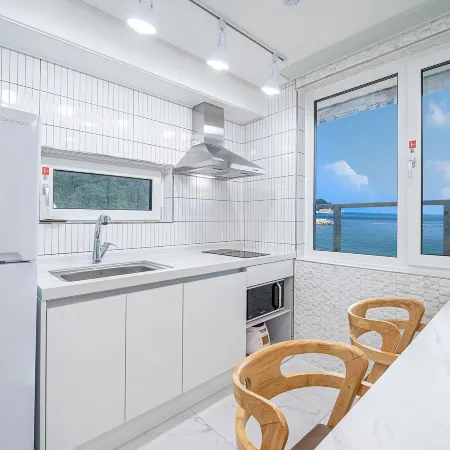 Geoje Island C&Moon Pension